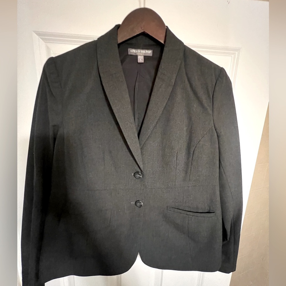 A Pea in the Pod Business Suit (Jacket and Pants)- Maternity Size Small